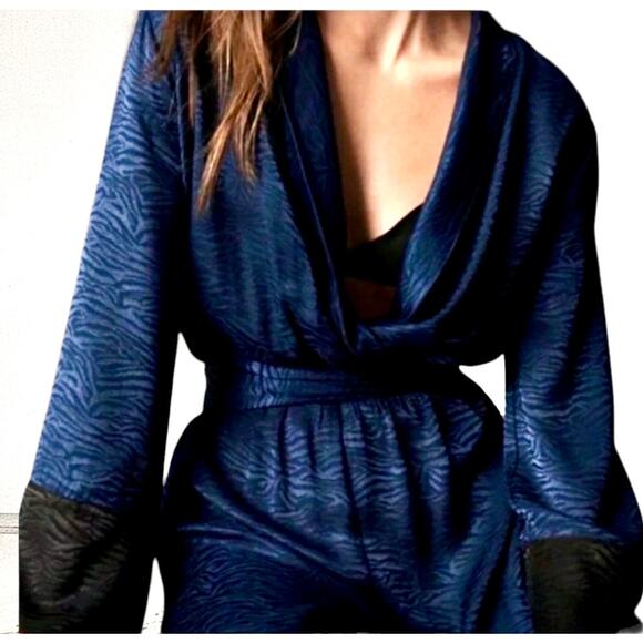 NWOT Amazing Victoria’s Secret Blue Black Satin Embossed Lounge Jumpsuit  Large - Picture 1 of 16